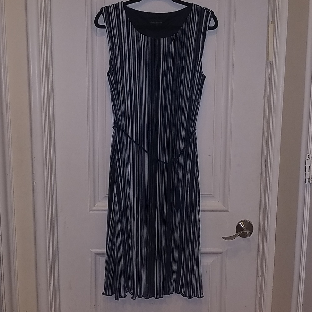 Connected apparel | Blue and white dress